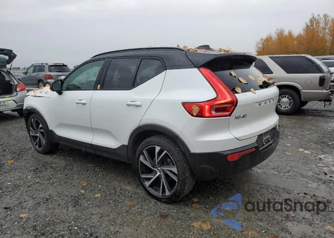 2022 Volvo Xc40 T5 R-Design z USA, uszkodzony, nr VIN YV4162UM4N2700415